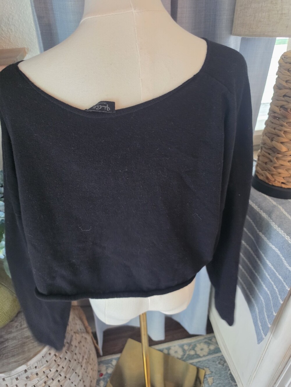 Brandy Melville Off Shoulder Cropped Sweater - Picture 3 of 4